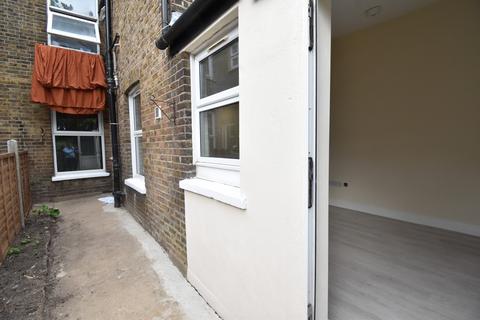 2 bedroom flat to rent, Park Lane, London, N17