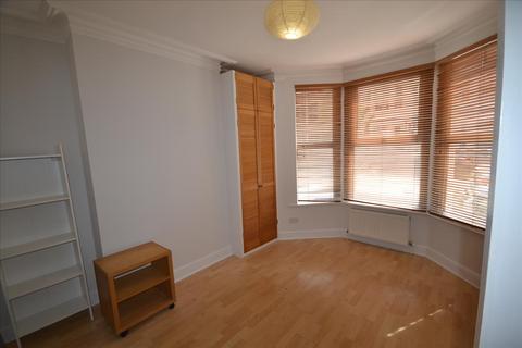 4 bedroom terraced house to rent, Gowan Road, London, NW10