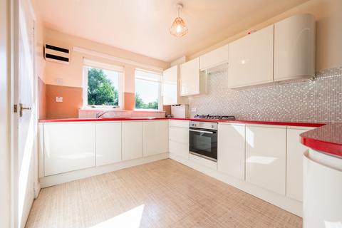 3 bedroom terraced house to rent, Craigbarnet Road, Milngavie, East Dunbartonshire, G62 7RA
