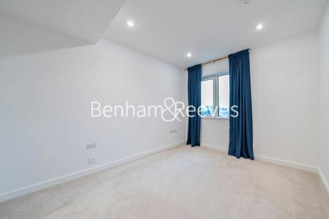 2 bedroom apartment to rent, Holland House, Parrs Way W6