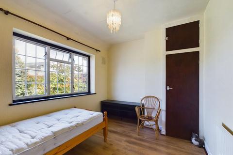 4 bedroom semi-detached house for sale, Overbury Crescent, New Addington, Croydon