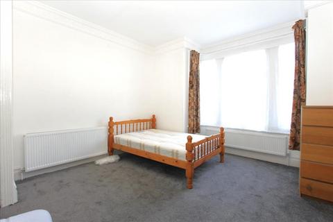 2 bedroom flat to rent, Latymer Road, London, N9