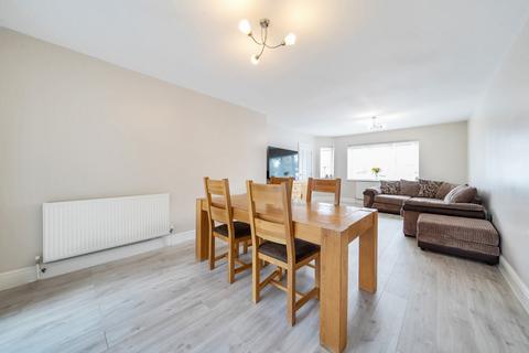 3 Walnut Way, Ruislip, HA4 6TA