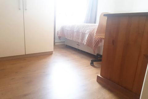 1 bedroom in a flat share to rent, London, WC1X 0EH