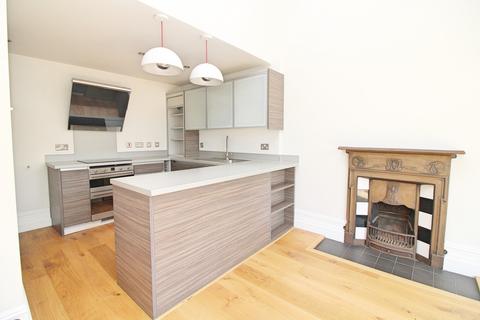 2 bedroom apartment to rent, First Avenue, Hove