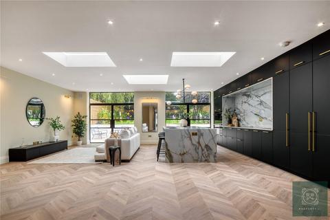 5 bedroom semi-detached house for sale, Courthouse Gardens, London, N3
