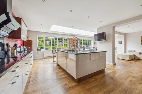 2 Long Close, Farnham Common, Slough, SL2 3EJ