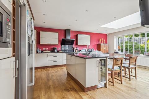 2 Long Close, Farnham Common, Slough, SL2 3EJ