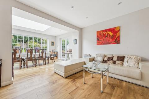 2 Long Close, Farnham Common, Slough, SL2 3EJ