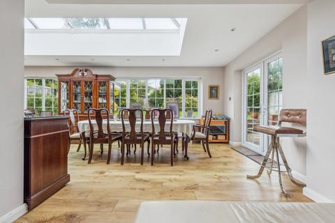 2 Long Close, Farnham Common, Slough, SL2 3EJ