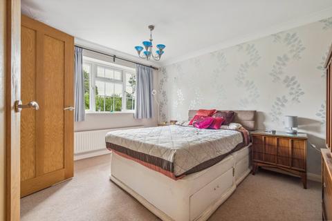 2 Long Close, Farnham Common, Slough, SL2 3EJ