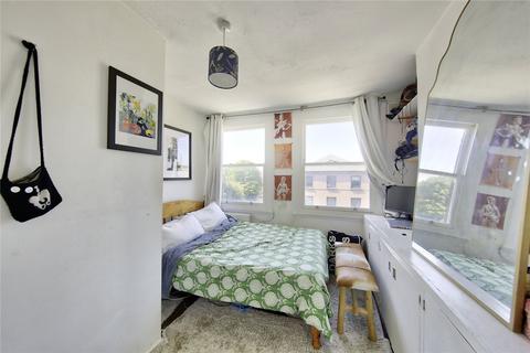 4 bedroom apartment to rent, Trinity Road, SW17