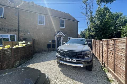 3 bedroom semi-detached house to rent, Furzey Close, Fawley SO45