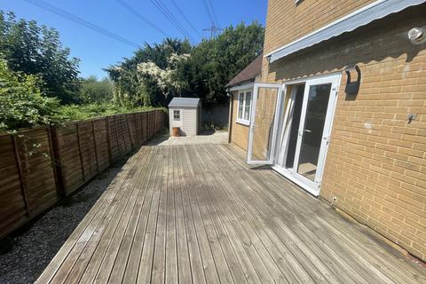 3 bedroom semi-detached house to rent, Furzey Close, Fawley SO45