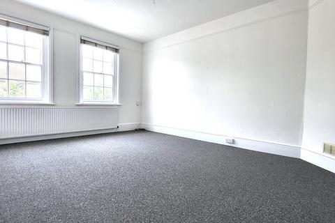 3 bedroom flat to rent, Watling Street, Radlett, WD7