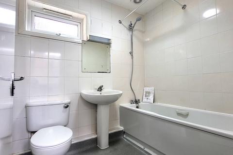 3 bedroom flat to rent, Watling Street, Radlett, WD7