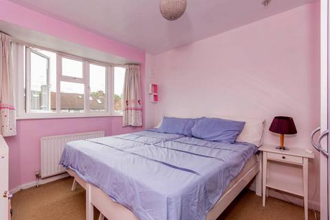 3 bedroom house to rent, Lincoln Avenue, Whitton, Twickenham, TW2