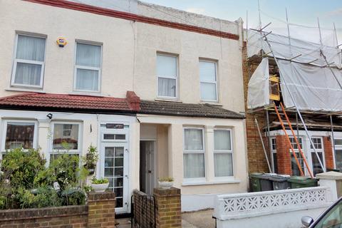 Studio to rent, Colmer Road, London SW16
