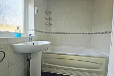 1 bedroom flat to rent, Endsleigh Gardens, Ilford, Essex, IG1