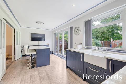 15 Fleet Close, Upminster, RM14 1PS