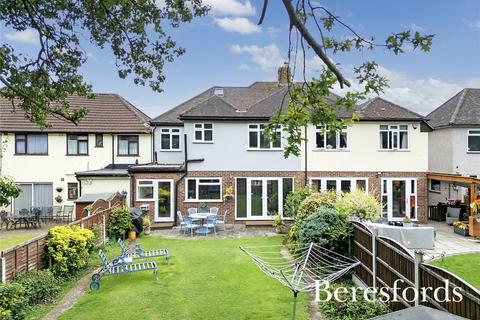 15 Fleet Close, Upminster, RM14 1PS