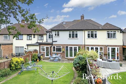 15 Fleet Close, Upminster, RM14 1PS