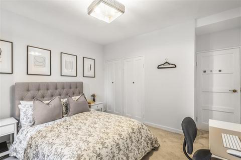 10 Wiltshire Close, London, SW3 2NS