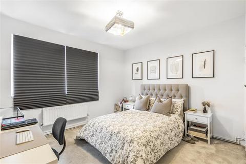10 Wiltshire Close, London, SW3 2NS