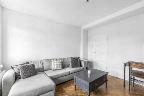 10 Wiltshire Close, London, SW3 2NS