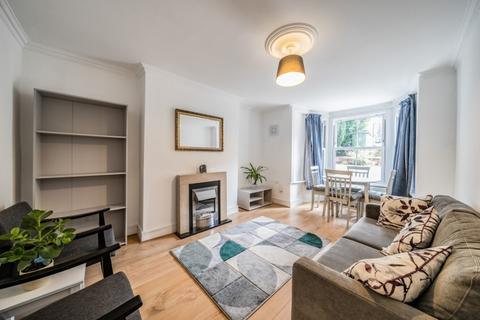 2 bedroom flat to rent, Ellison Road London SW16