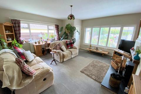 3 bedroom detached bungalow for sale, Y Groesffordd, Bryncrug LL36