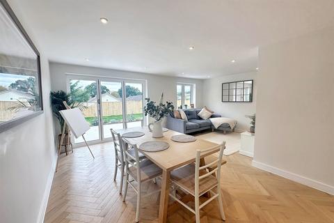 15 Coniston Close, Verwood, BH31 6HW