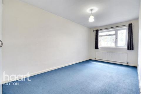 2 bedroom flat to rent, Mulgrave Road, SM2