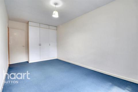 2 bedroom flat to rent, Mulgrave Road, SM2