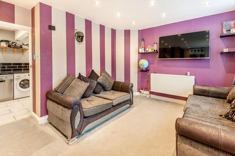 190 Knollmead, Surbiton, KT5 9QW