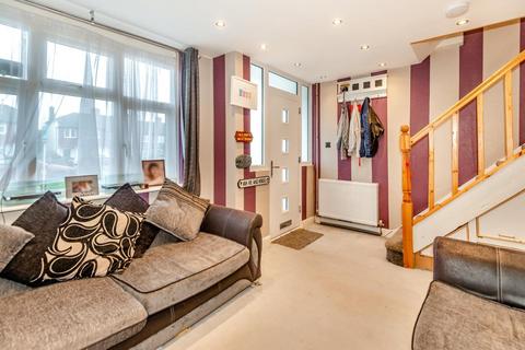 190 Knollmead, Surbiton, KT5 9QW
