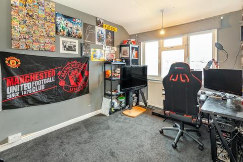 190 Knollmead, Surbiton, KT5 9QW
