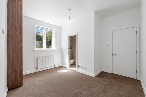 2a Vale Grove, London, W3 7QP