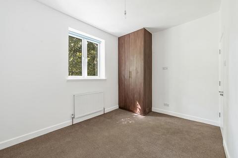 2a Vale Grove, London, W3 7QP