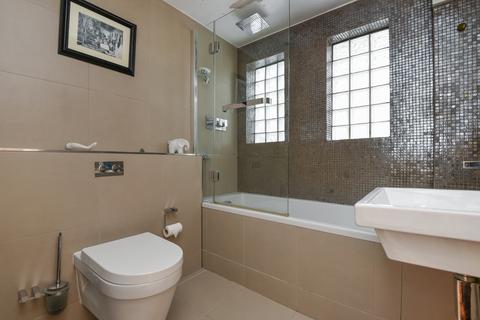 2 bedroom apartment to rent, Fontarabia Road London SW11