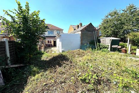 7 Warfield Road, Feltham, TW14 8AD