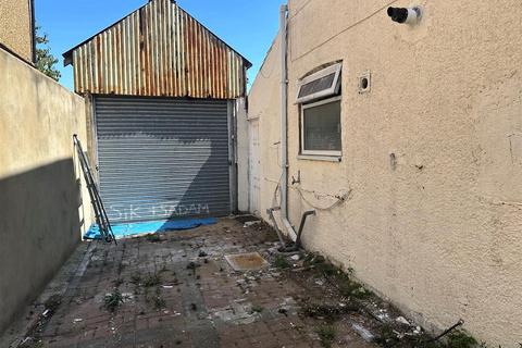 7 Warfield Road, Feltham, TW14 8AD