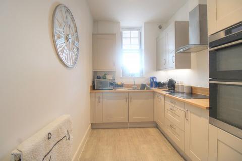 2 bedroom flat to rent, Eastbourne BN22