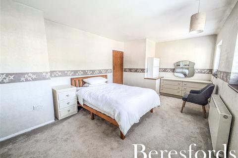 386 Straight Road, Harold Hill, Romford, RM3 7QD