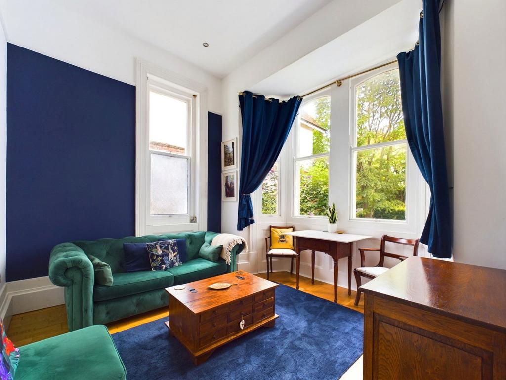 Richmond Road, Worthing BN11 4AF 2 bed ground floor flat for sale £