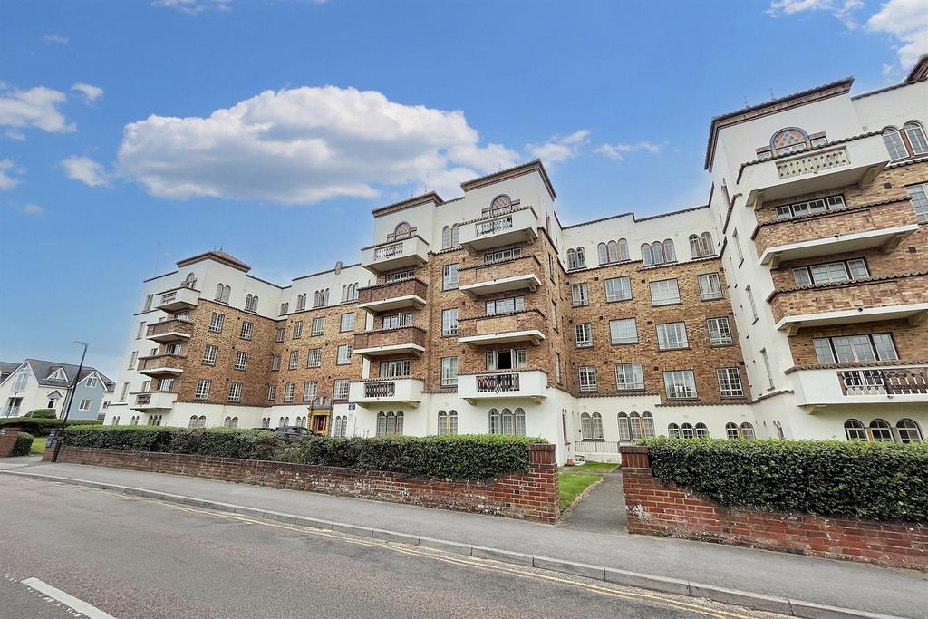 Boscombe Spa 3 bed flat for sale - £295,000