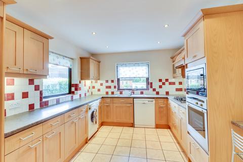 2 bedroom bungalow for sale, Green Lane, Horsforth, Leeds, West Yorkshire, LS18