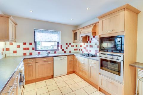 2 bedroom bungalow for sale, Green Lane, Horsforth, Leeds, West Yorkshire, LS18