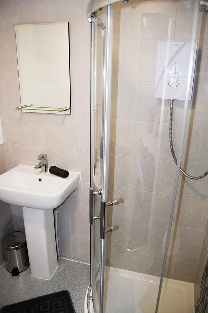 Room 2 En-suite 1.2