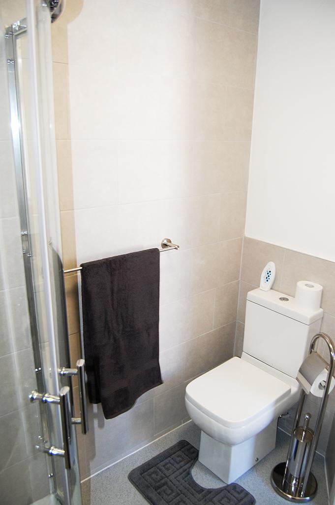 Room 2 En-suite 1.3